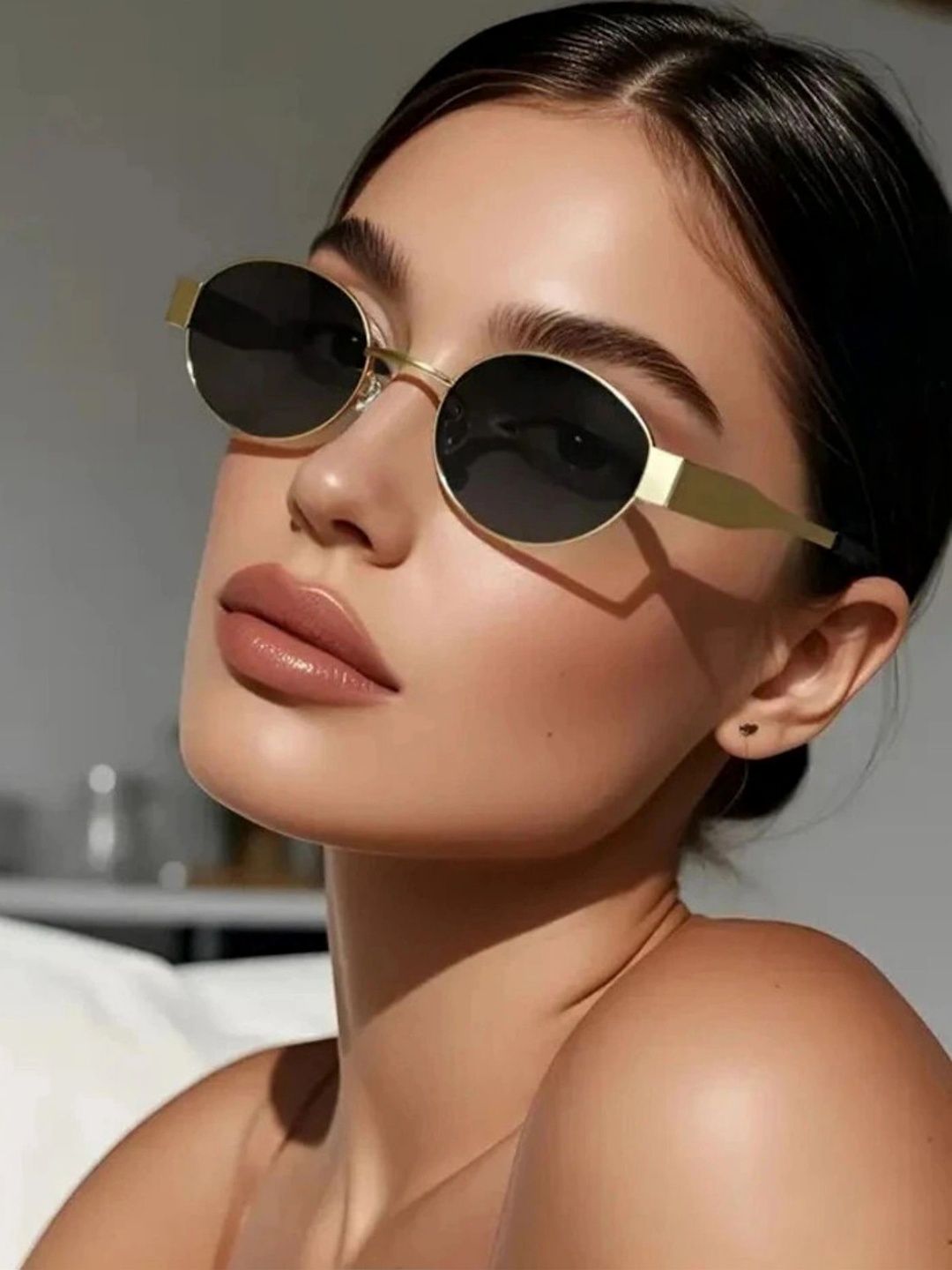 EYELLUSION Women Black Lens & Gold-Toned Oval Sunglasses with-picture-23