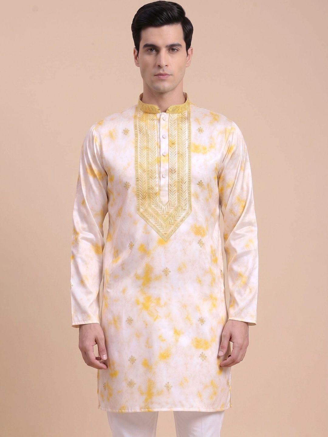 House of Pataudi Men Dyed Regular Thread Work Kurta with Pyjamas-picture-48