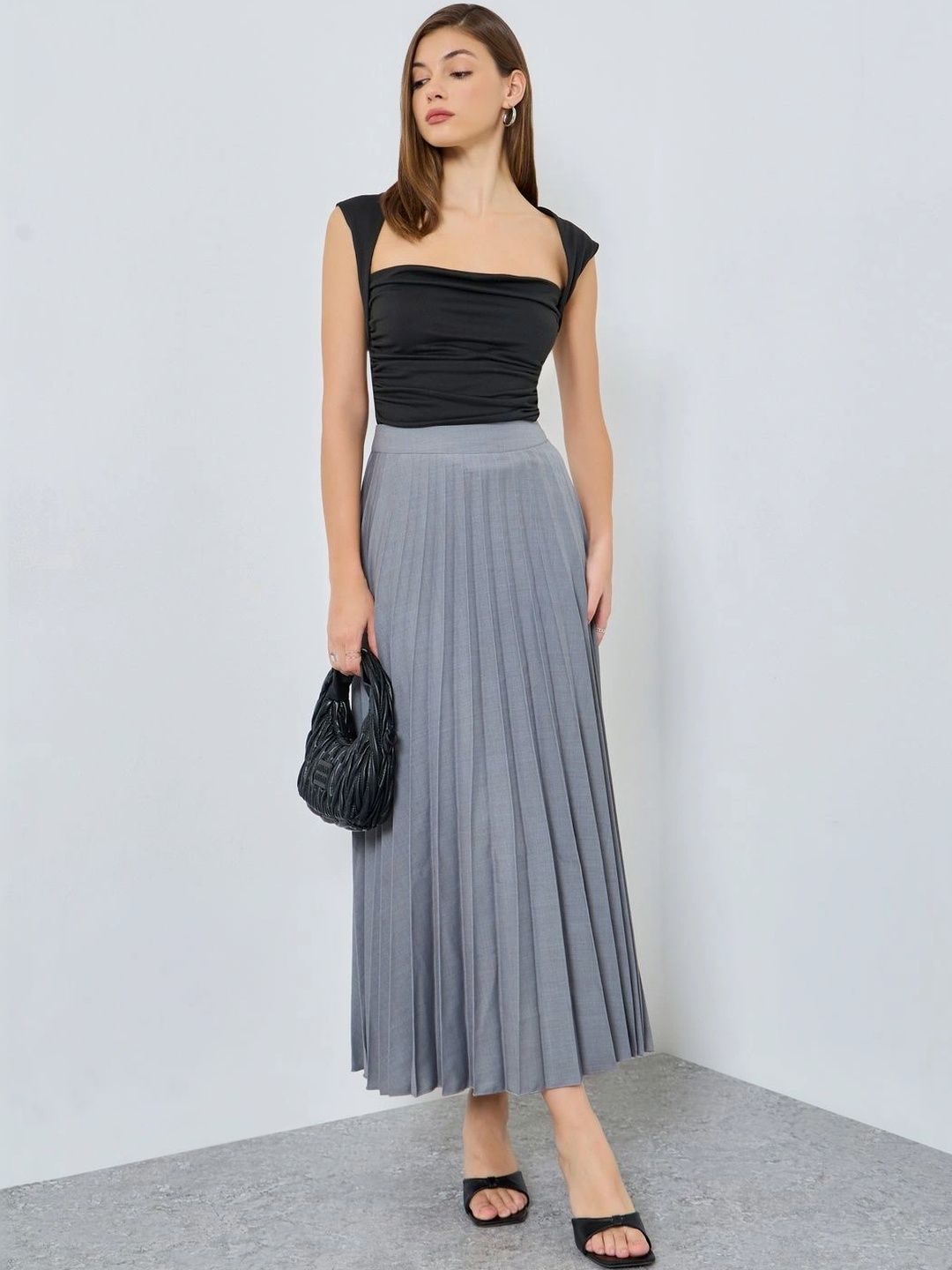 Styli Women Grey Solid High-Waisted Pleated Maxi Skirt With Elastic Waistband-image-35