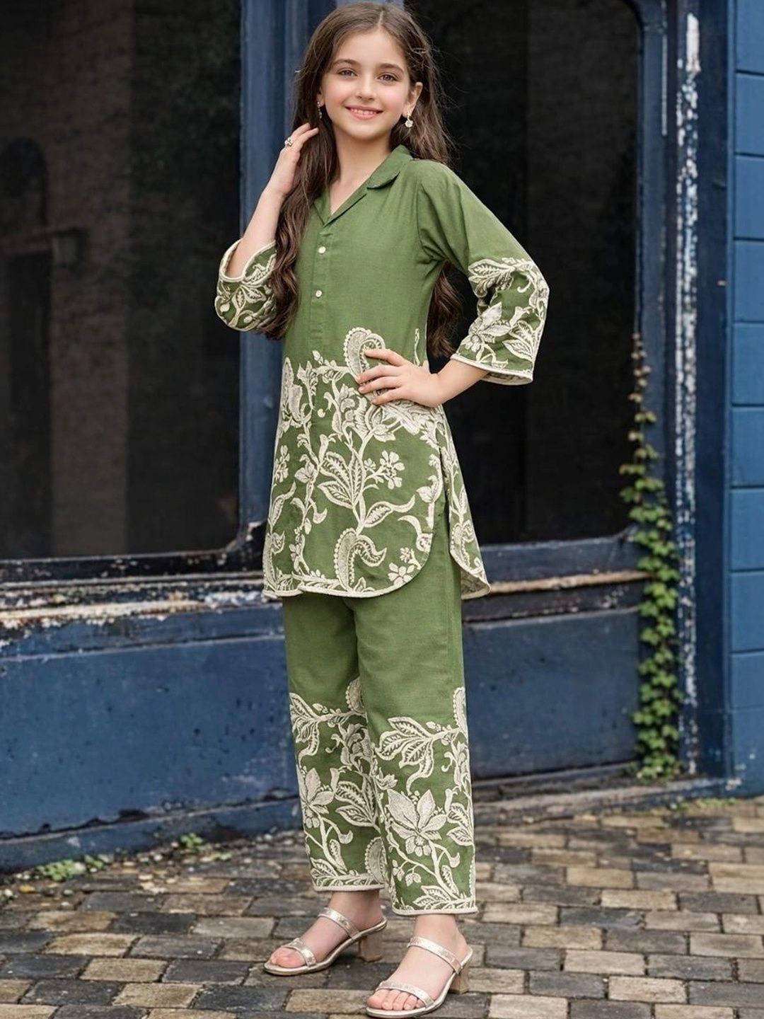 HERE&NOW Girls Ethnic Motifs Embroidered Regular Thread Work Kurti with Trousers-picture-23