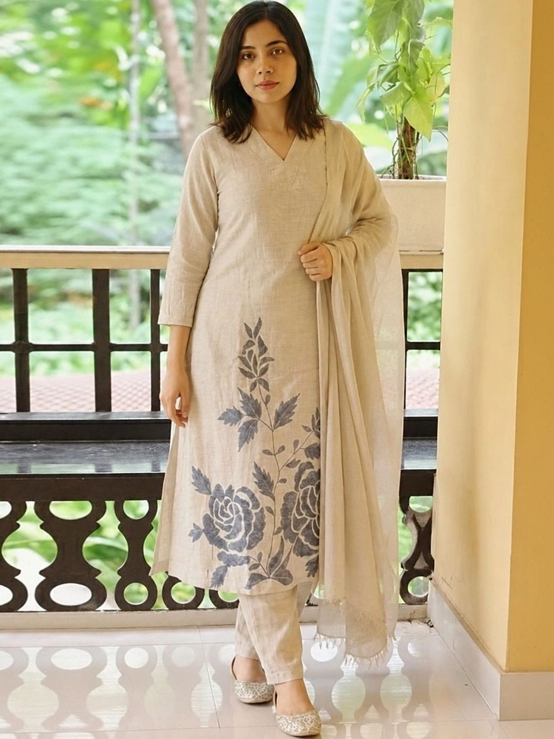 Aaghnya Women Floral Printed Regular Kurta with Trousers & With Dupatta-picture-58