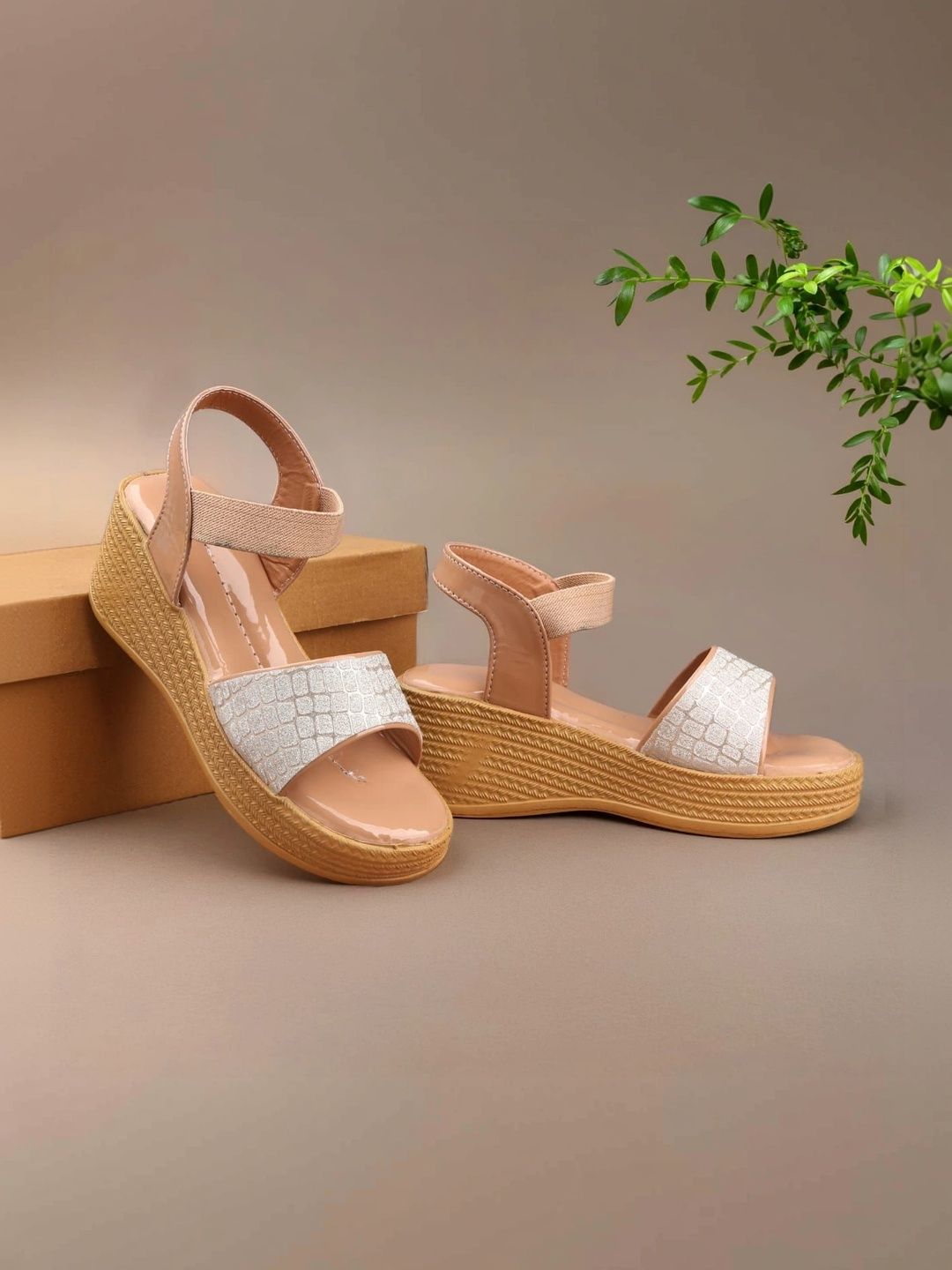 Roadster Textured Wedge Sandals-picture-17