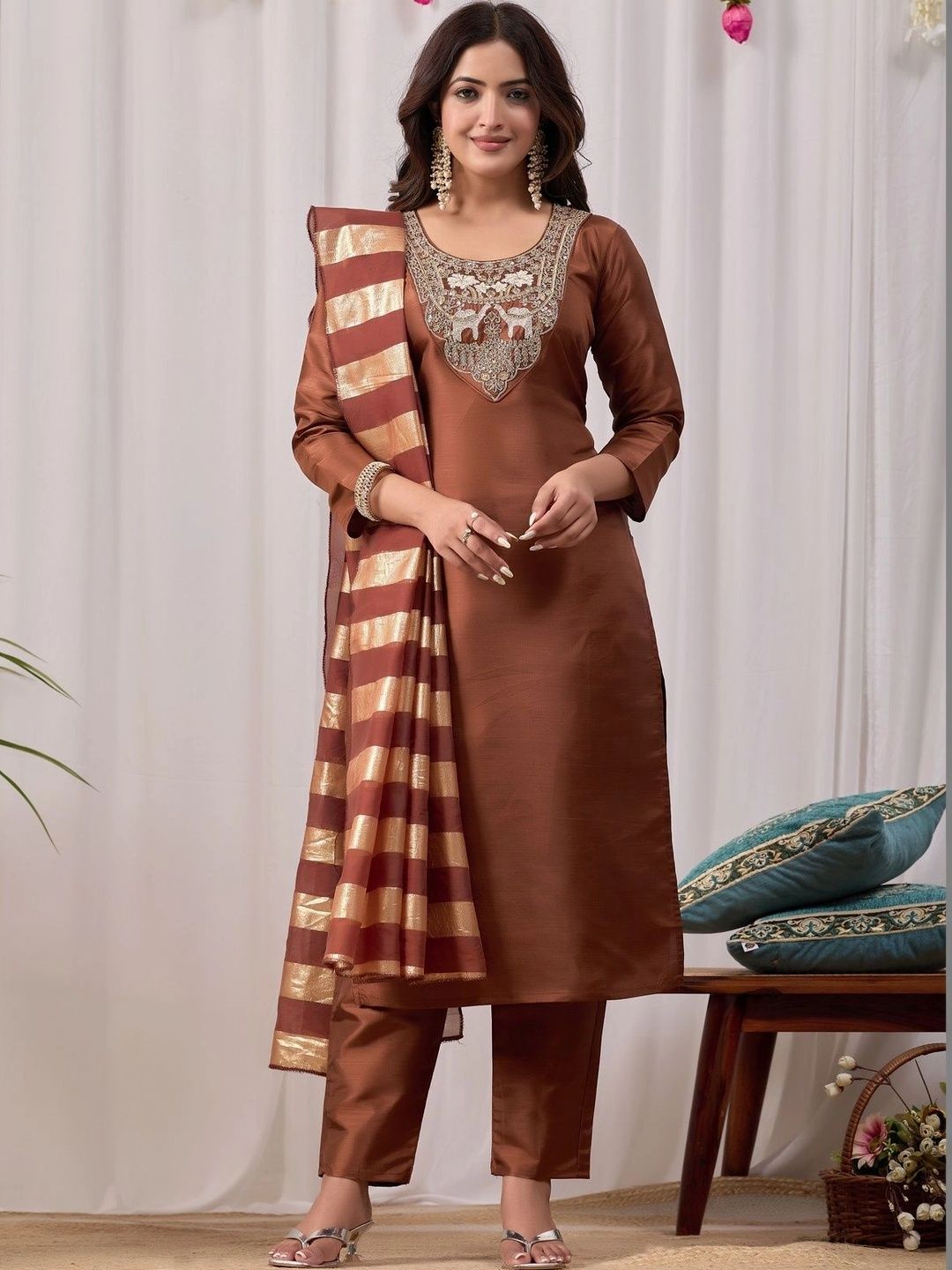 Klotden Women Ethnic Motifs Embroidered Regular Thread Work Kurta with Trousers & With Dupatta-picture-10