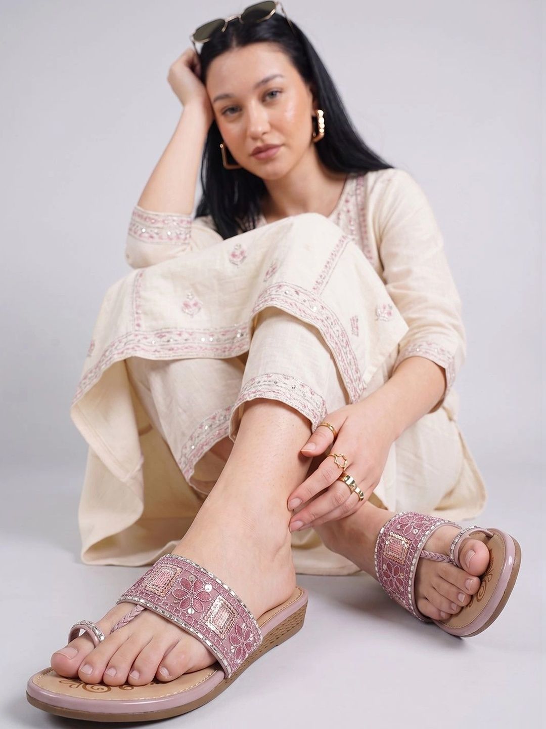 Denill Women Embellished Ethnic One Toe Flats with Embroidered-picture-28