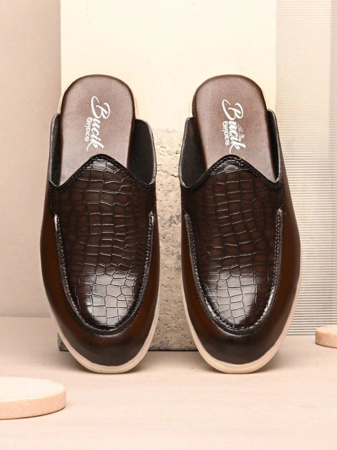 BUCIK Men Textured Mules-picture-24