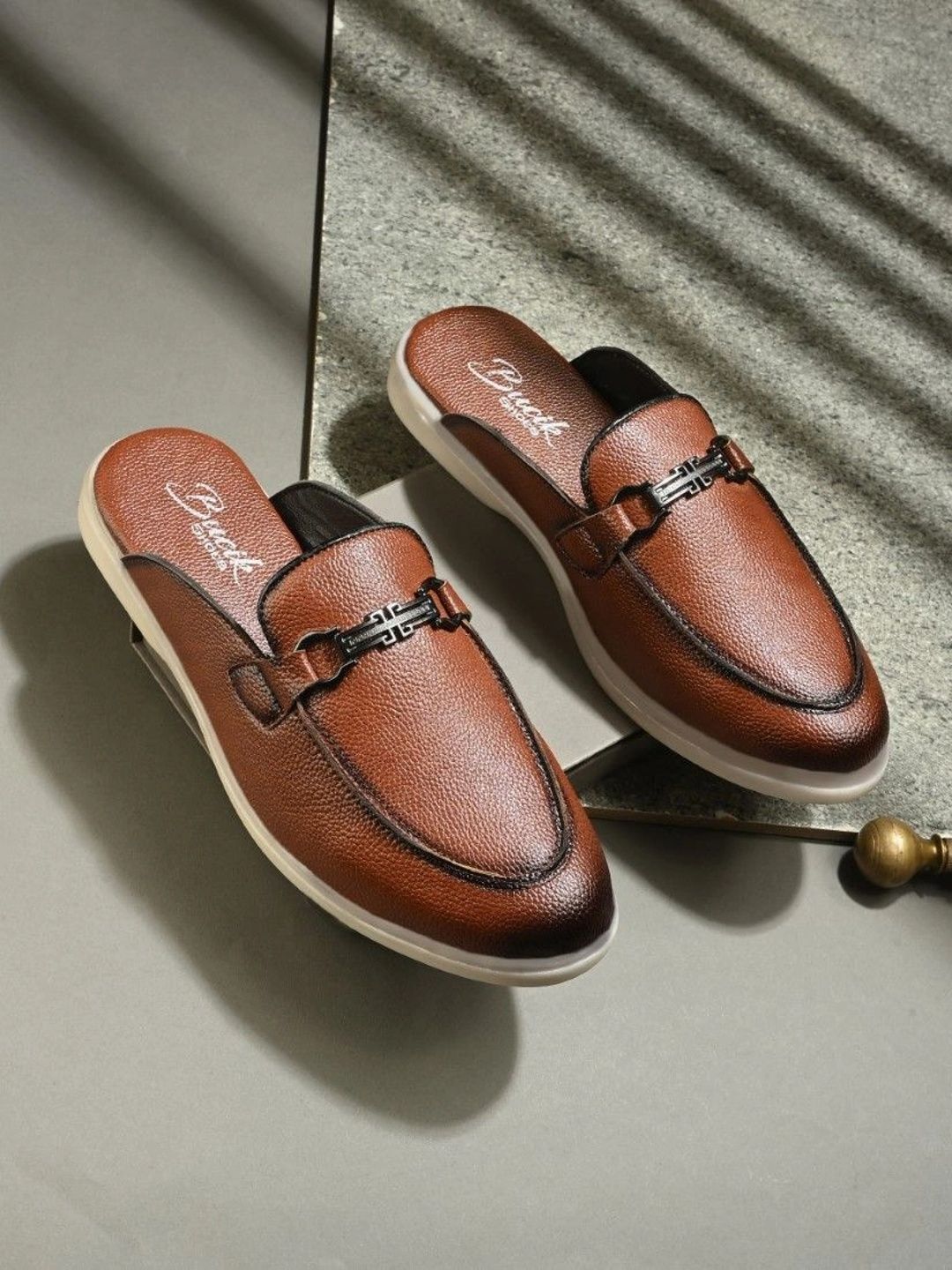 BUCIK Men Textured Mules-image-12