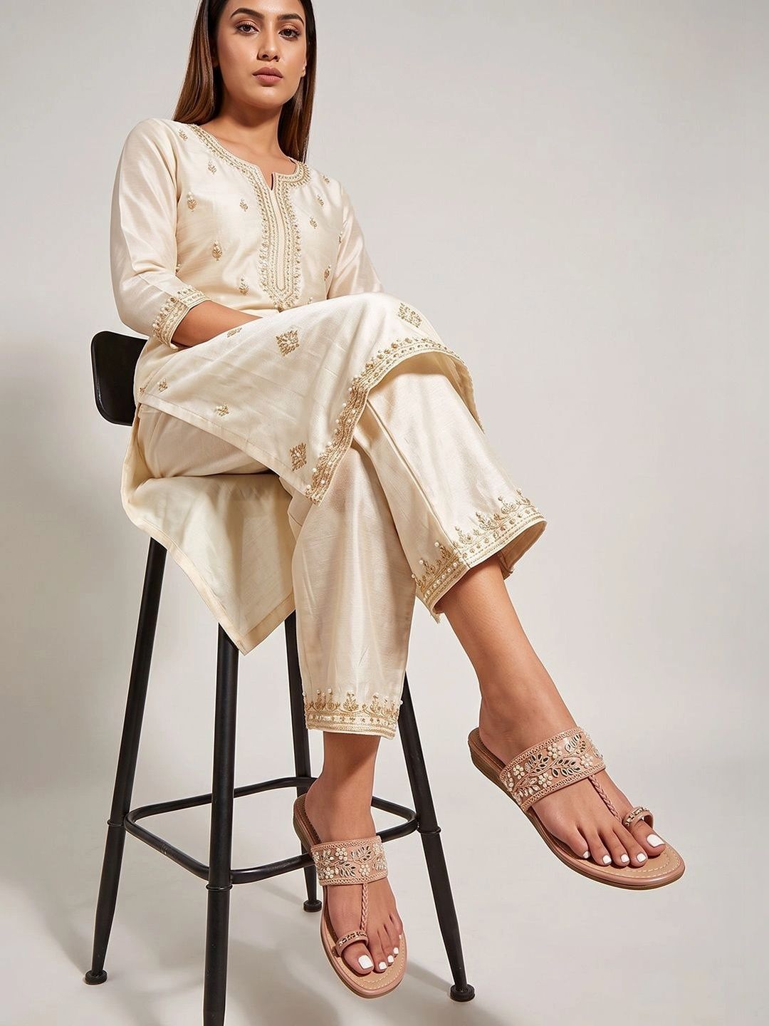 Denill Women Embellished Ethnic One Toe Flats-picture-29