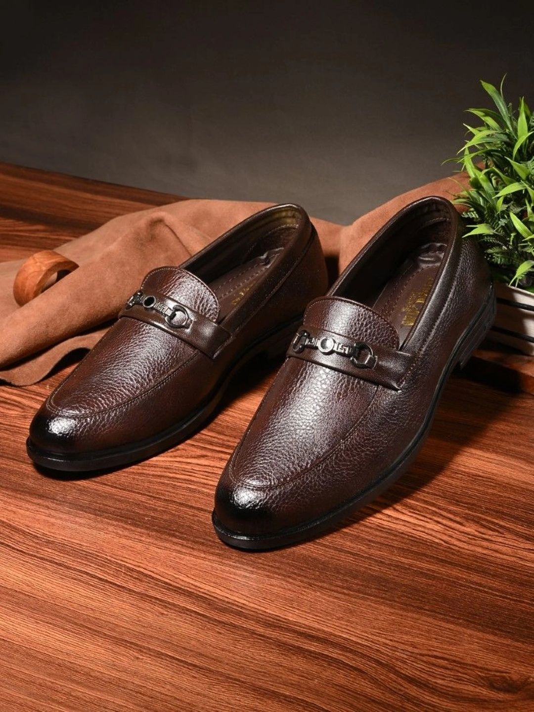BUCIK Men Textured Loafers-picture-21