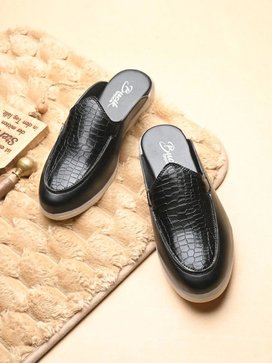 BUCIK Men Textured Mules-picture-31