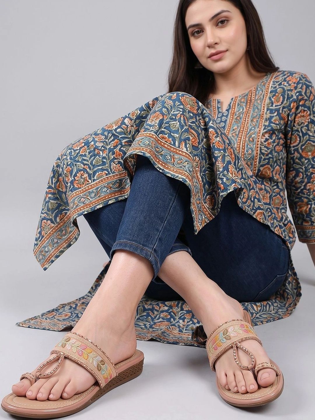 Denill Women Embellished Ethnic One Toe Flats with Embroidered-picture-34