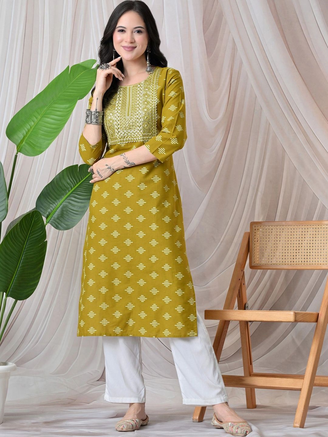 BKApparels Women Ethnic Motifs Embroidered Thread Work Kurta-picture-1