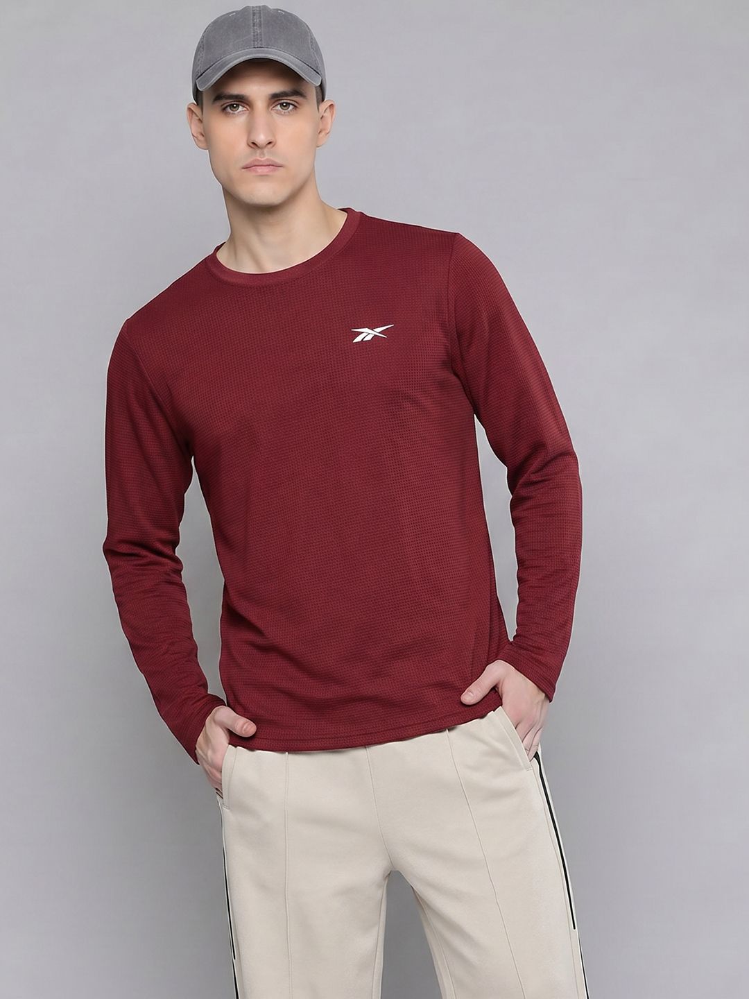 Reebok Brand Logo Textured T-shirt-picture-38