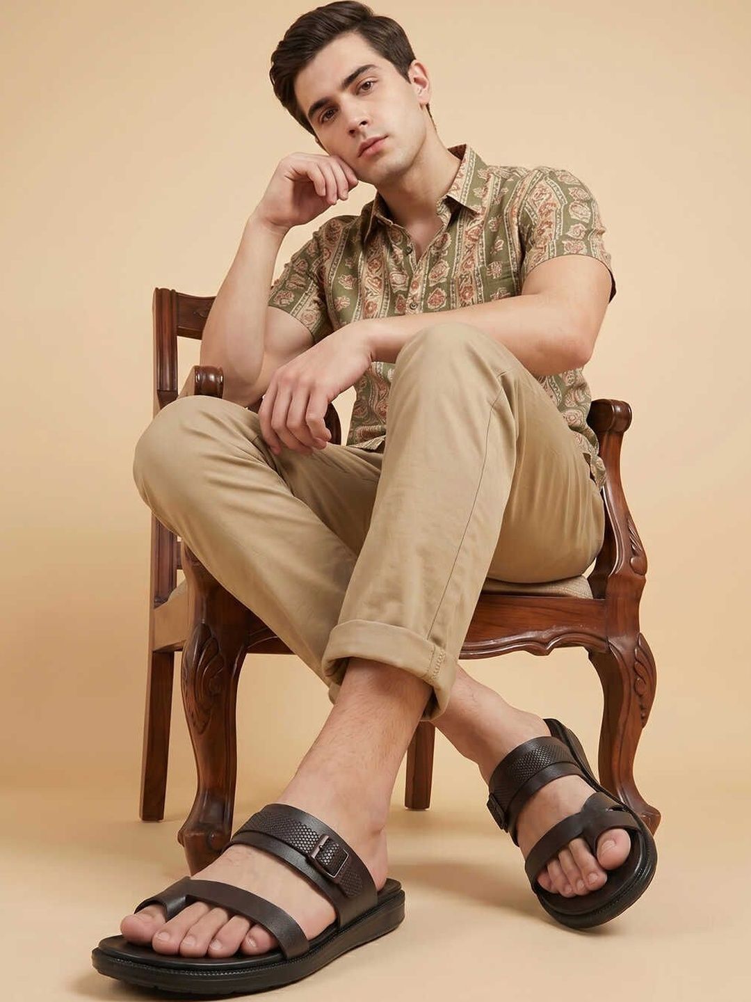 Metro Men Leather Slip-On Flip Flops deal from myntra Metro Men Leather Slip-On Flip Flops deal from myntra