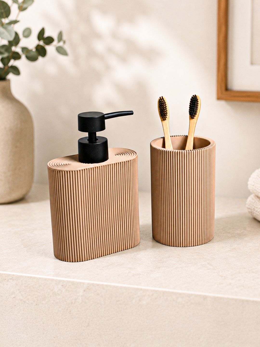 MARKET99 Brown 2 piece Textured Polyresin Bath Accessories Set-picture-11