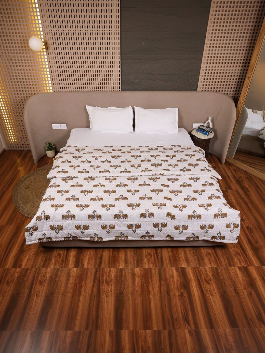 Natriel White & Brown Floral Mild Winter 210 GSM Comforter-image-34