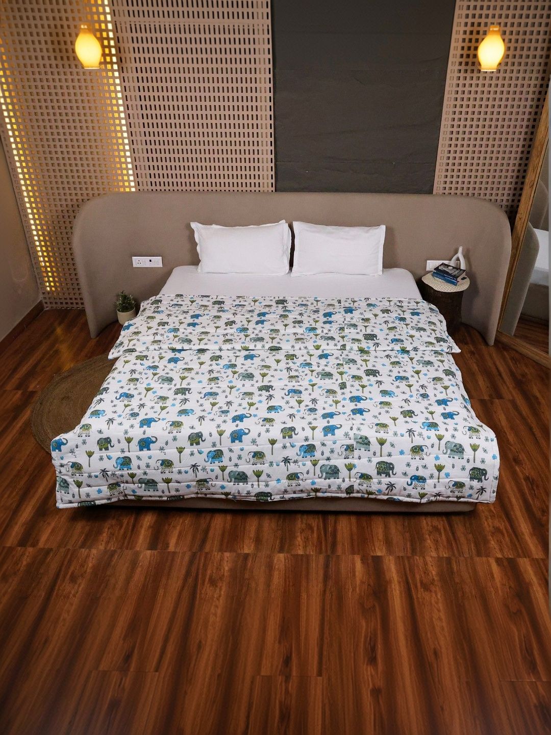 Natriel White & Blue Floral Mild Winter Comforter-picture-48