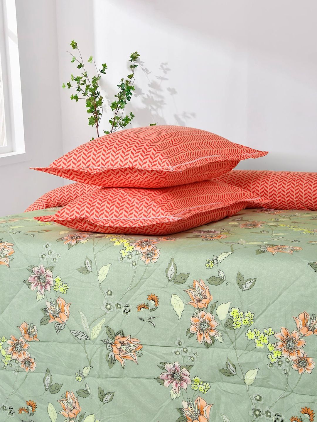 Nivasam 4Pcs Green & Red Printed Double King Bedding Set-image-3
