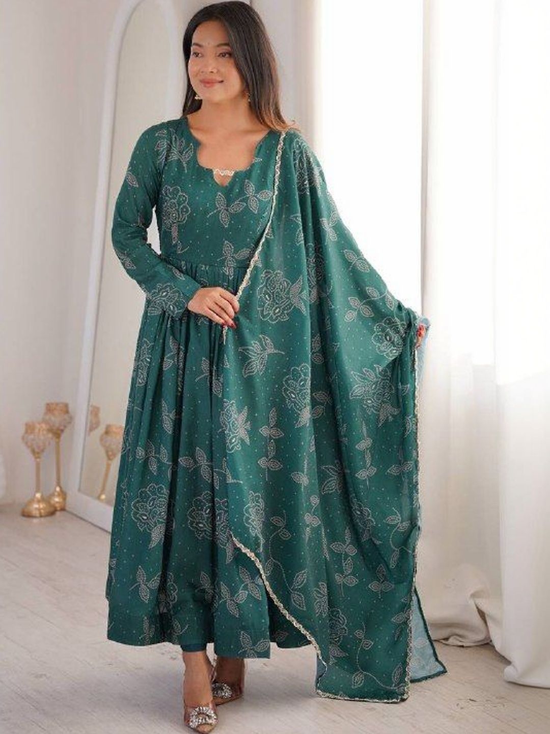 LEGEND WEAR Women Floral Printed Empire Kurta with Trousers & With Dupatta