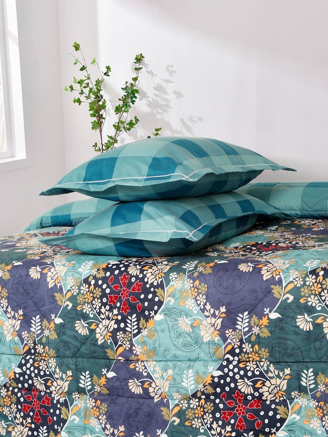 Nivasam 4Pcs Teal-Blue & Red Printed Double King Bedding Set-image-23