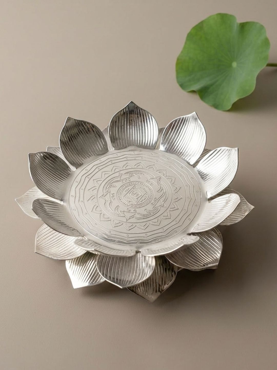 THE HOME CO. Silver Plated Lotus Singhasan Gift Box-image-27
