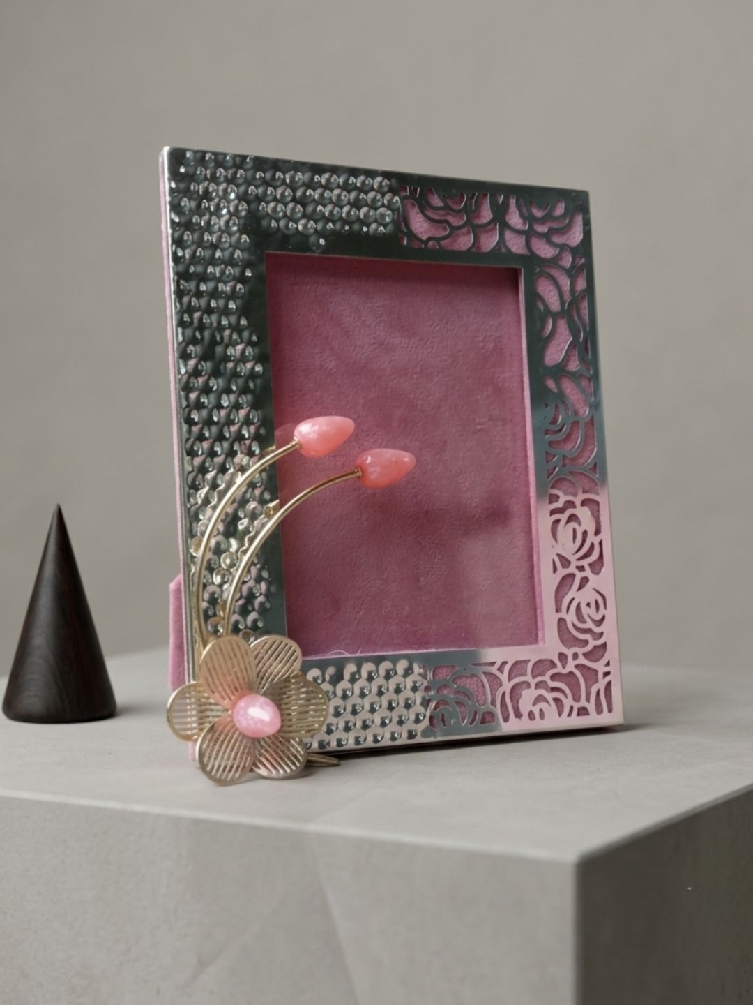 THE HOME CO. Pink Silver Plated Hammered Photo Frame-image-33