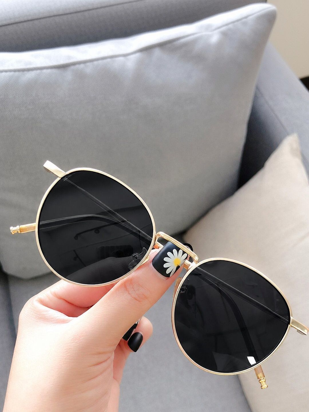 HAYDEN haiza Women Black Lens & Silver-Toned Round Sunglasses with-image-47