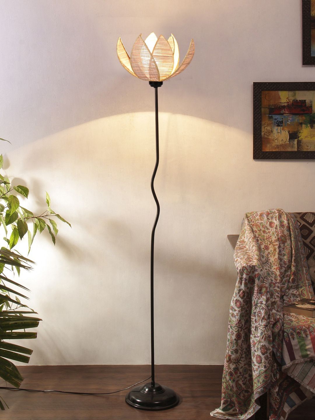 Myntra Elegant Homes Beige & Black Metal Flower Shaped Zig Zag Floor Lamps-image-11