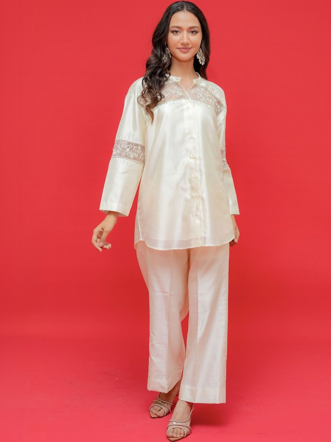 AMAHI Ethnic Motifs Embroidered Sequinned Pure Silk Handloom Sequinned Kurti-image-23