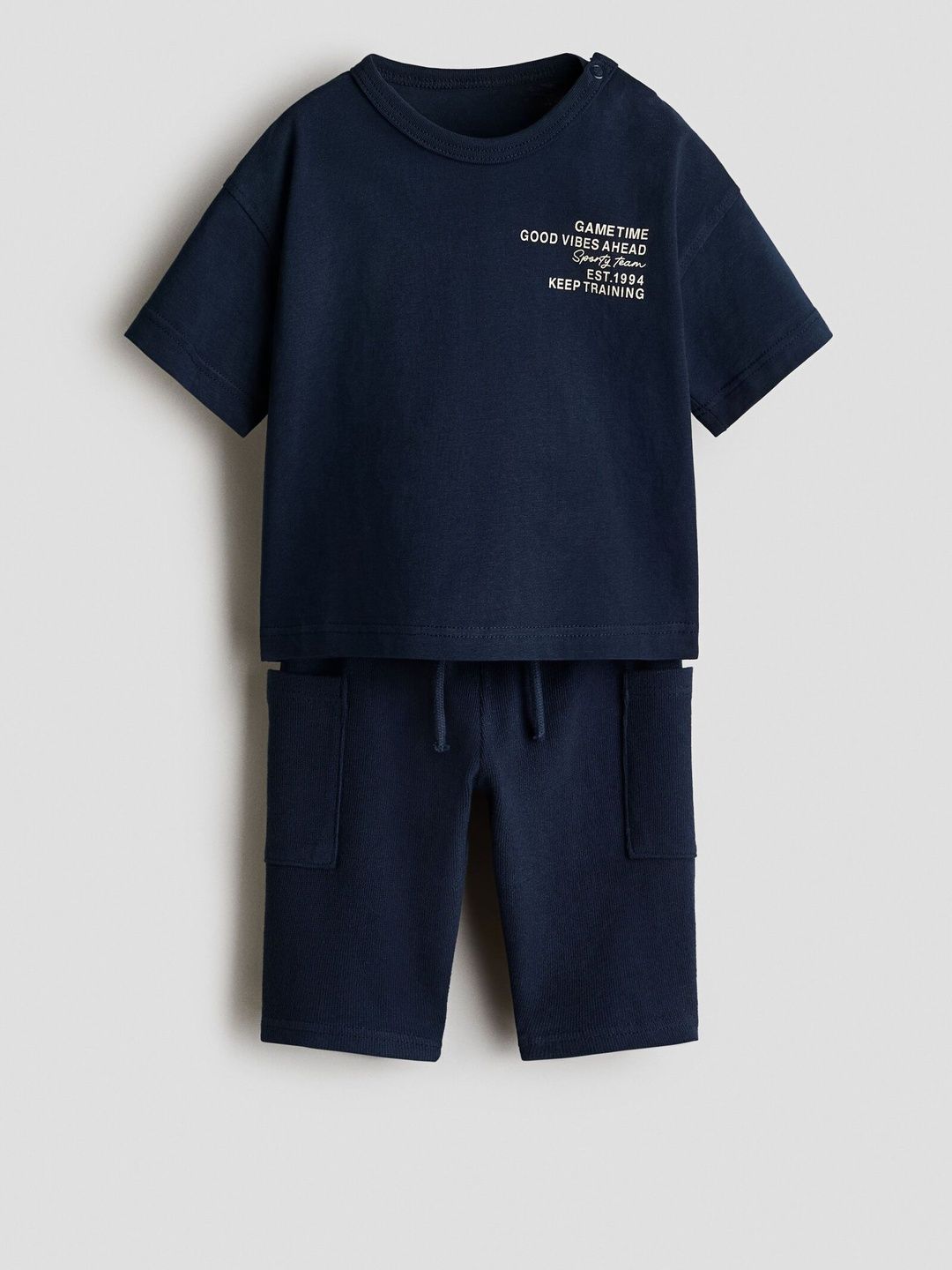 H&M Boys Printed T-shirt with Shorts-picture-33