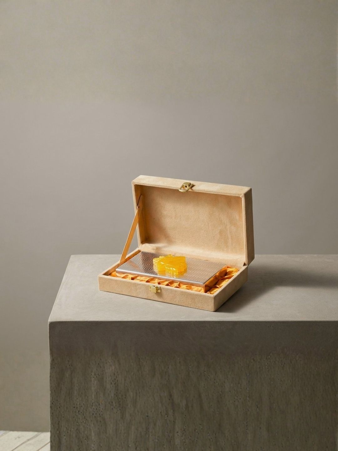 THE HOME CO. 2 Pcs Silver Plated Cash Box with Yellow Resin Motif & Premium Velvet Case-picture-25
