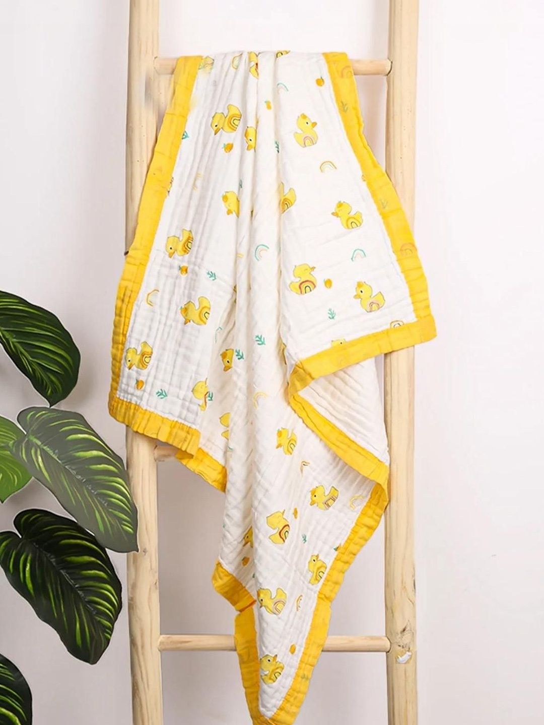 Nova Mater Yellow & White Cartoon Characters Summer 350 GSM Blanket-image-37