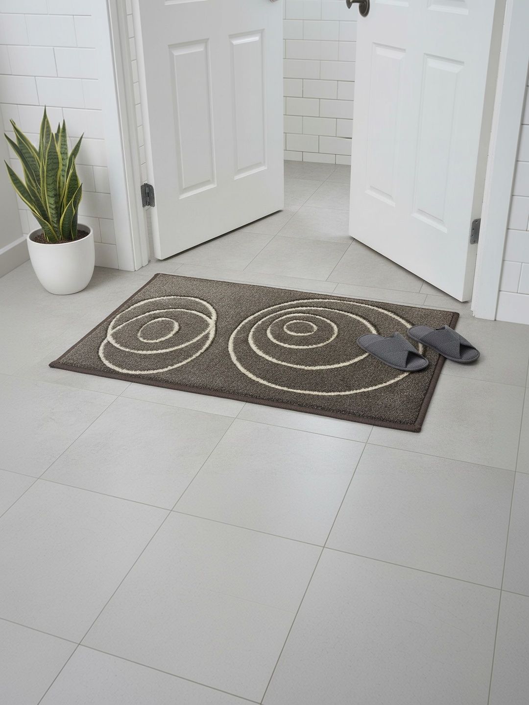 Themes Furnishings & Decor Brown & Beige Geometric Design Doormat-image-45