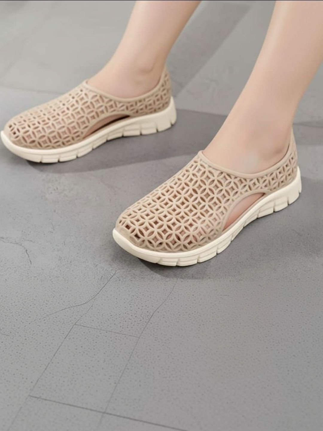 Roadster Women Perforations Slip-On Sneakers-picture-27