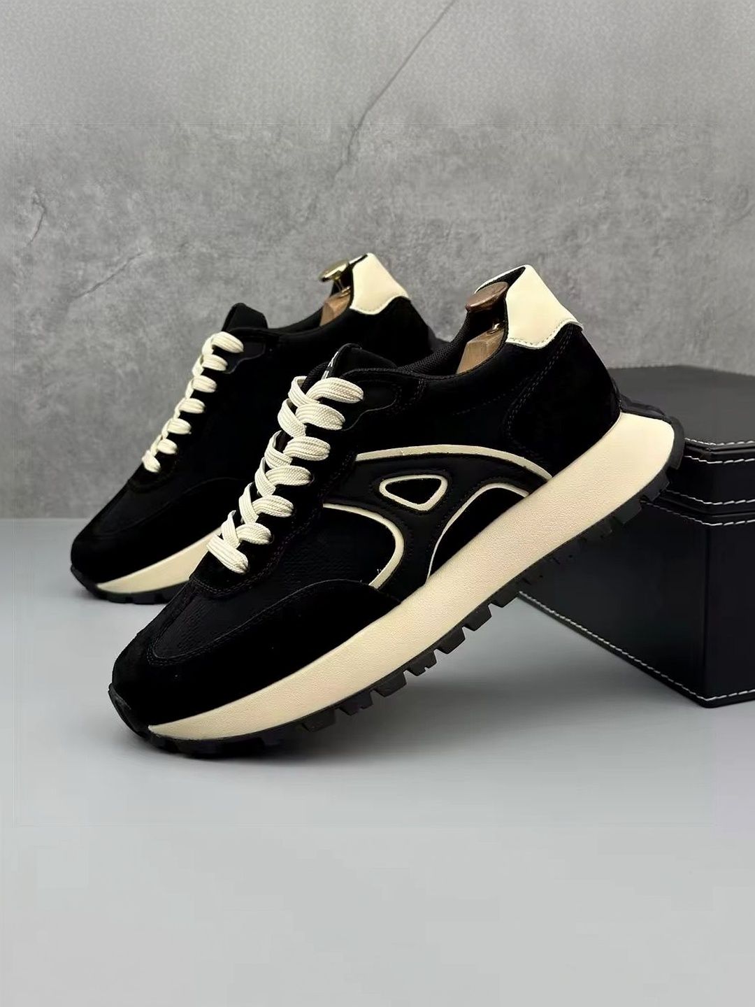Fition Men Colourblocked Suede Sneakers-image-37