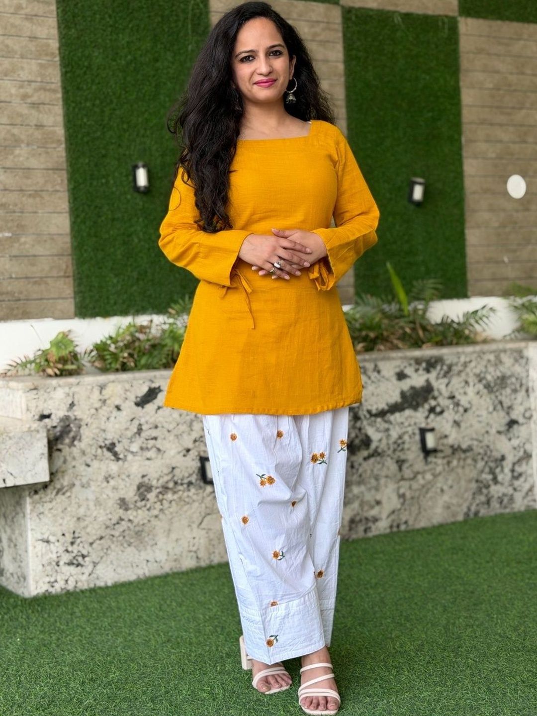 SUNDAR BAI Women Ethnic Motifs Regular Thread Work Kurti with Trousers-image-36