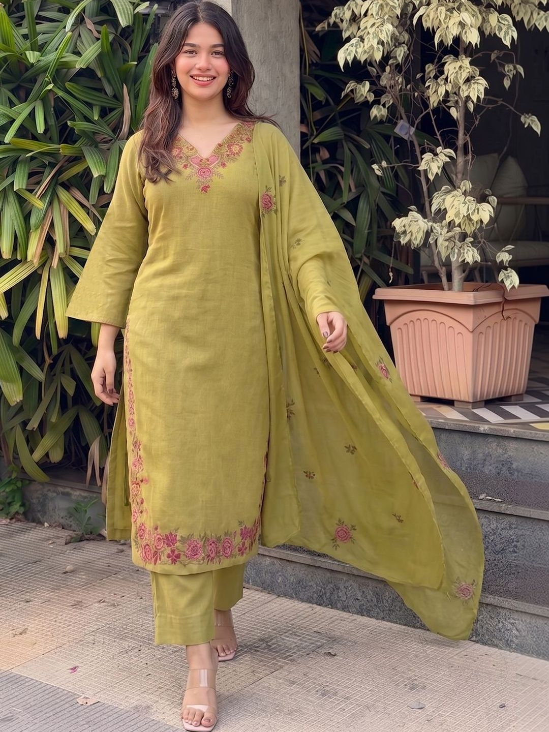 Aaghnya Women Floral Embroidered Regular Thread Work Kurta with Trousers & With Dupatta-picture-51