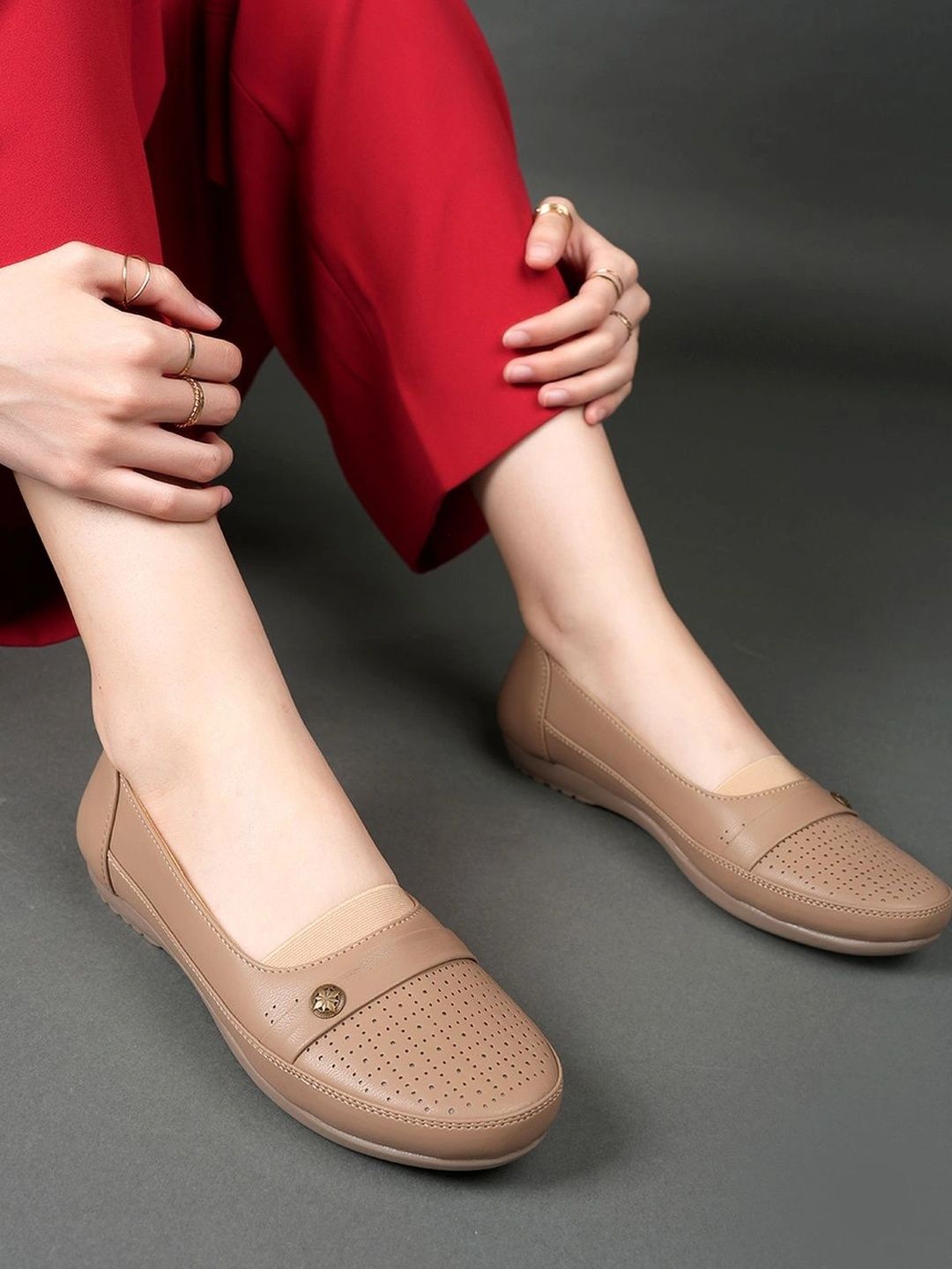 Moda Rapido Women Perforations Loafers-image-9