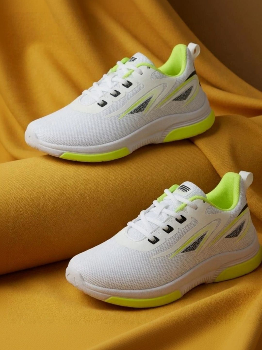 JOSMOS Men Colourblocked Sneakers