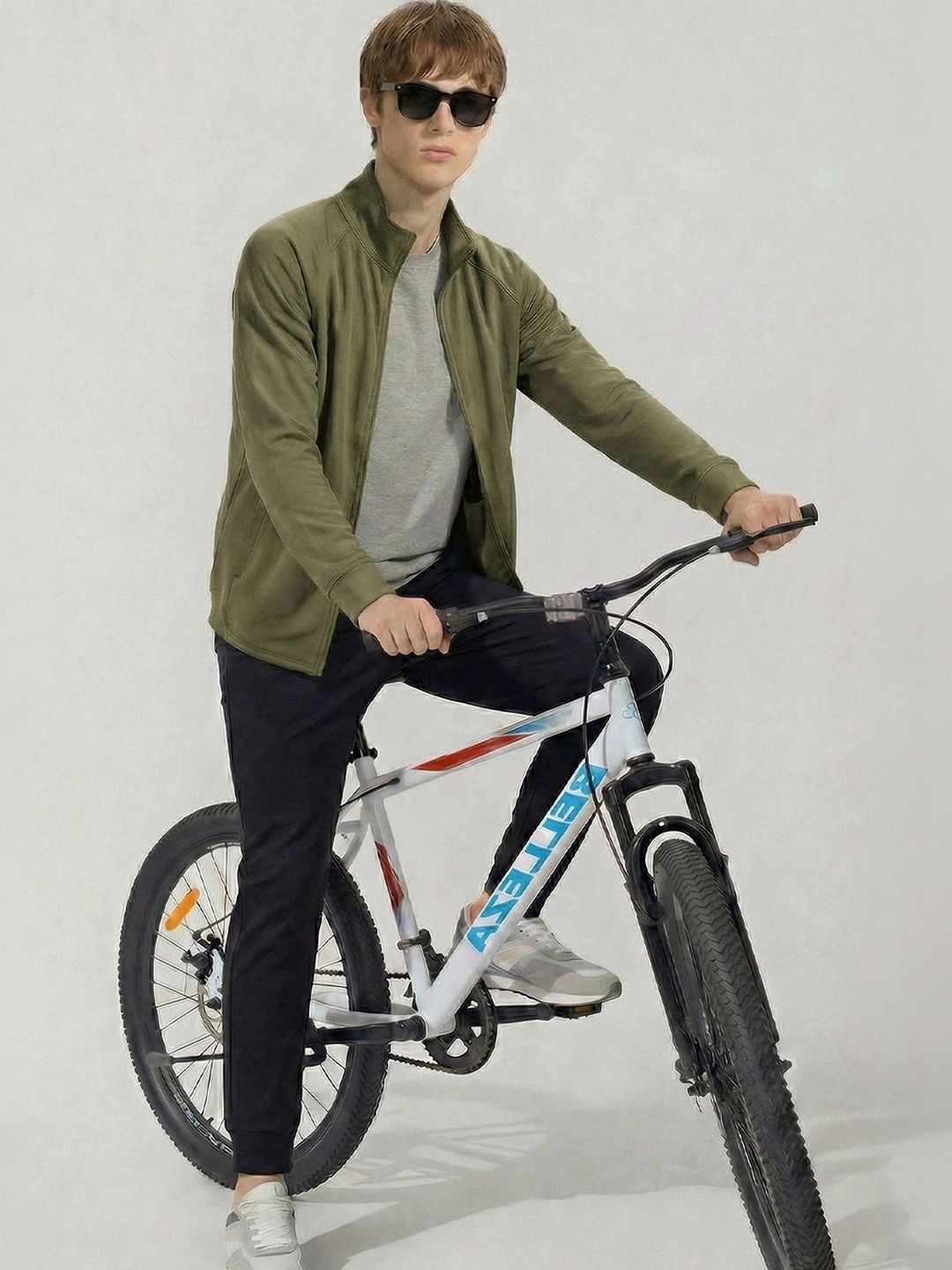 NOBERO Men Lightweight Sporty Jacket-picture-58