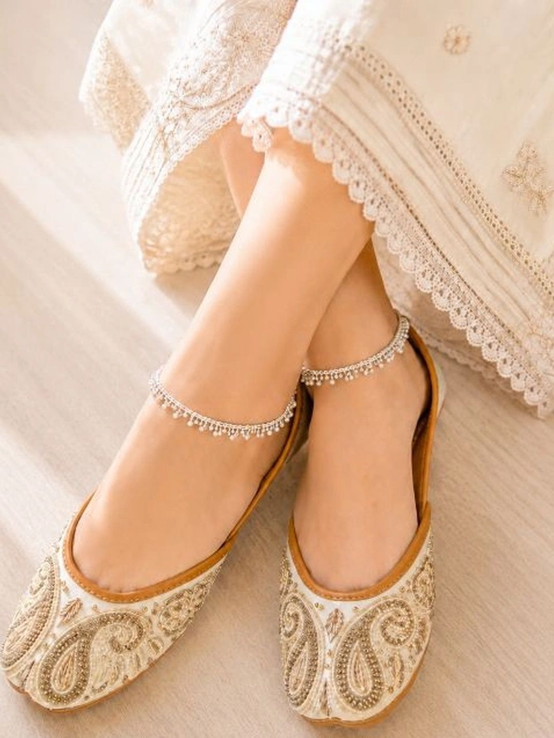 House of Pataudi Women Embellished Ethnic Mojaris Flats-picture-16