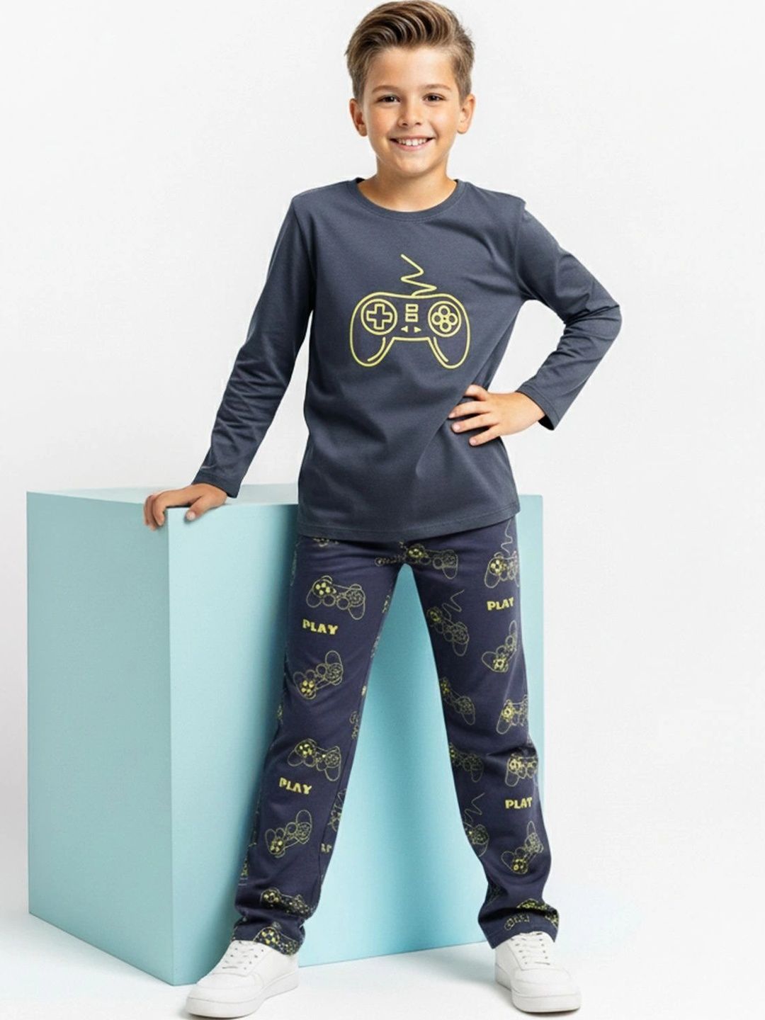 Trendyol Boys Printed Long Sleeves Nightdress-picture-36