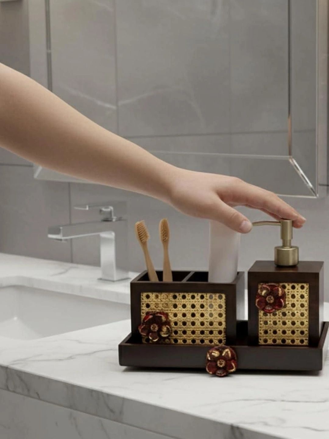 PRET HOMES Brown Textured Wood Bath Accessories Set-picture-51