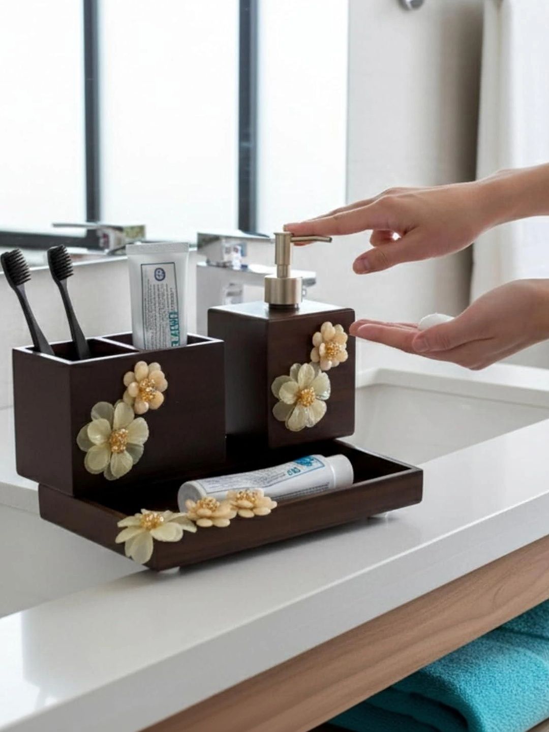 PRET HOMES Cream-Coloured Floral Wood Bath Accessories Set-picture-38