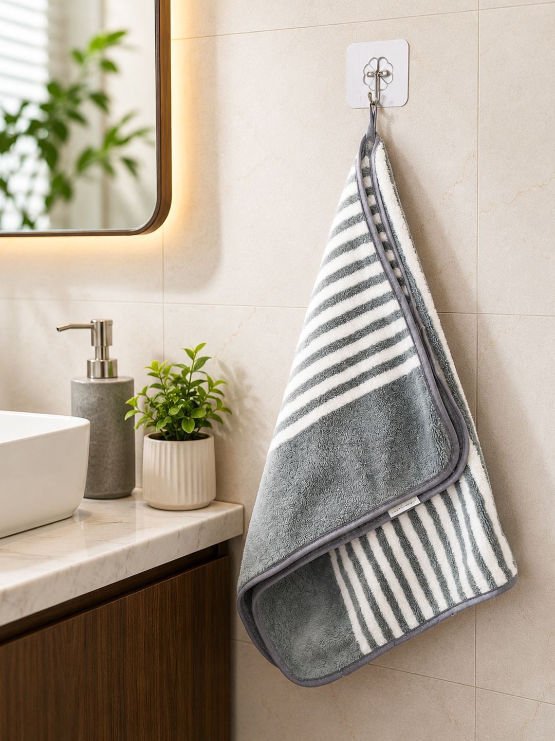 MARKET99 Set of 8 Grey & White Striped 290 GSM Microfiber Towels-picture-26