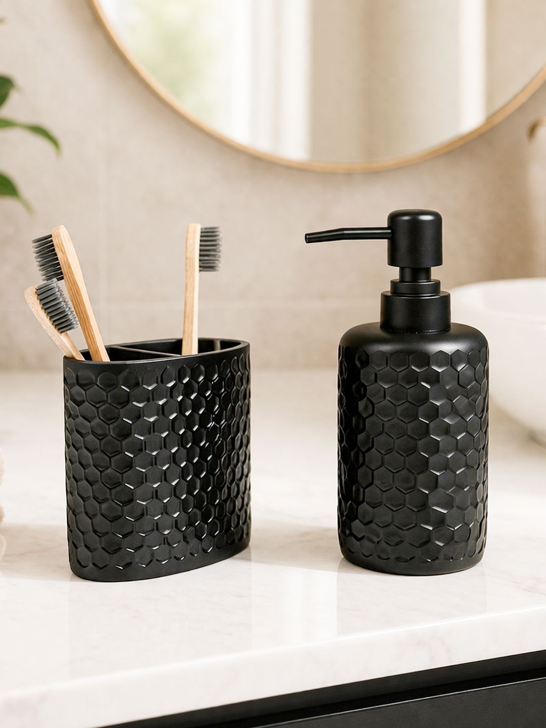 MARKET99 Black 2 piece Textured Polyresin Bath Accessories Set-image-25