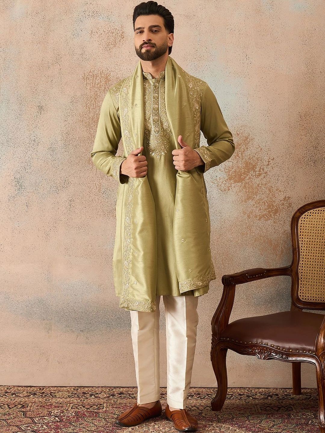 House of Pataudi Men Embellished Thread Work Kurta-picture-38