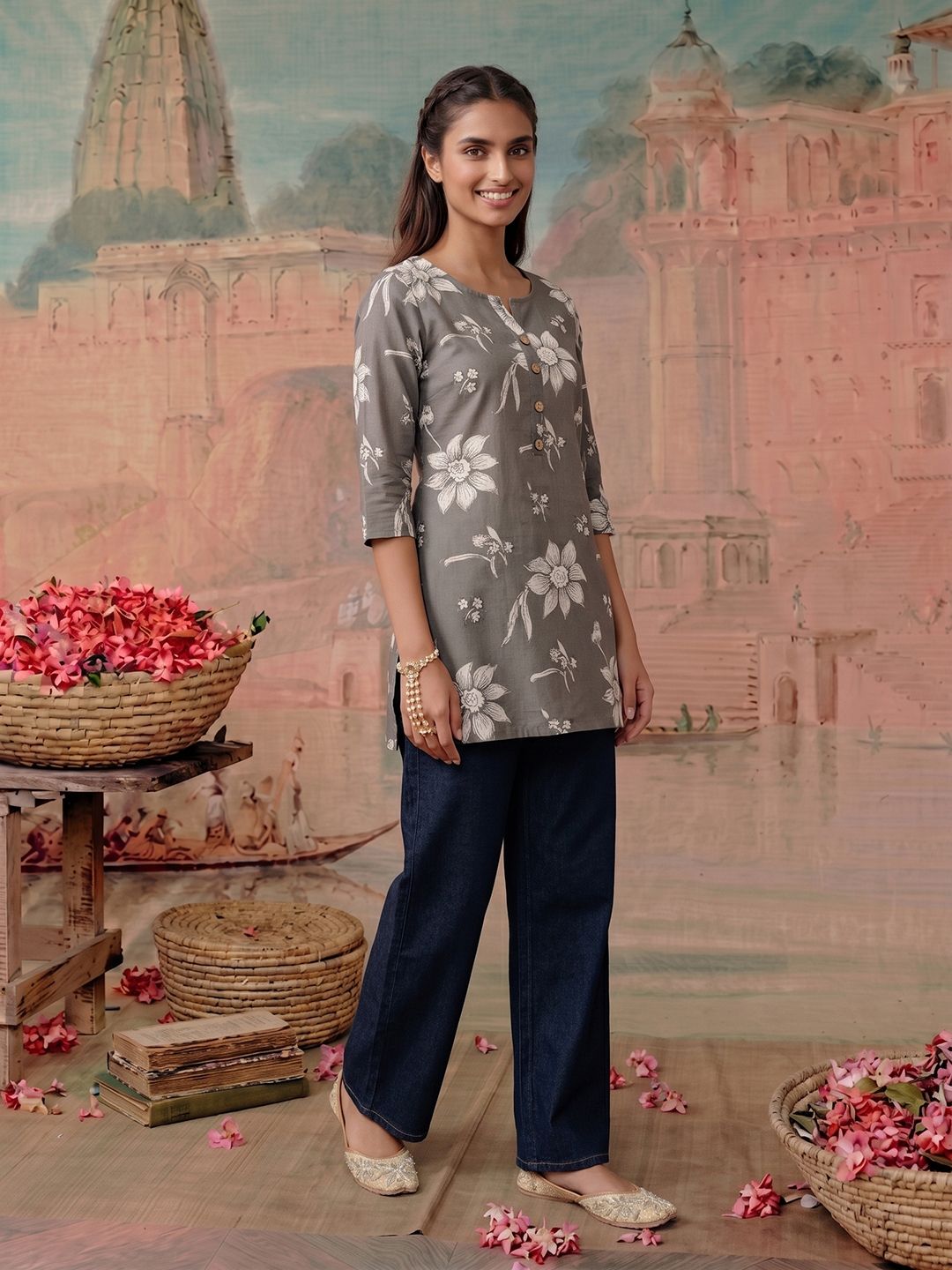 NAVYAAZRI Floral Print Top-picture-16