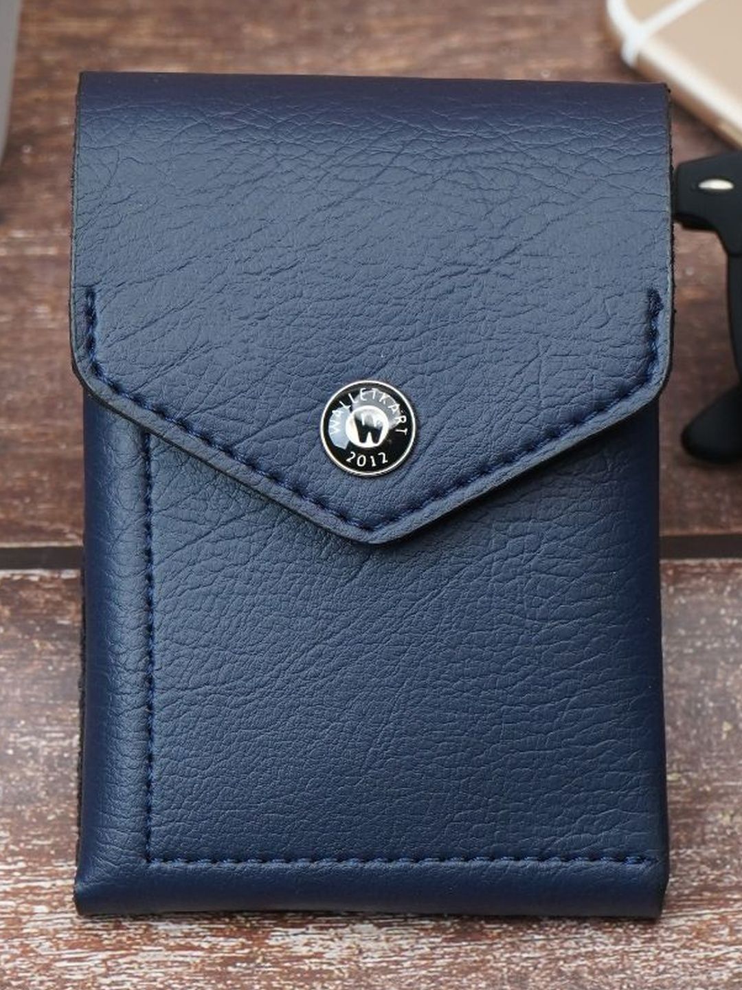WALLETKART Men Textured Leather Card Holder-picture-10