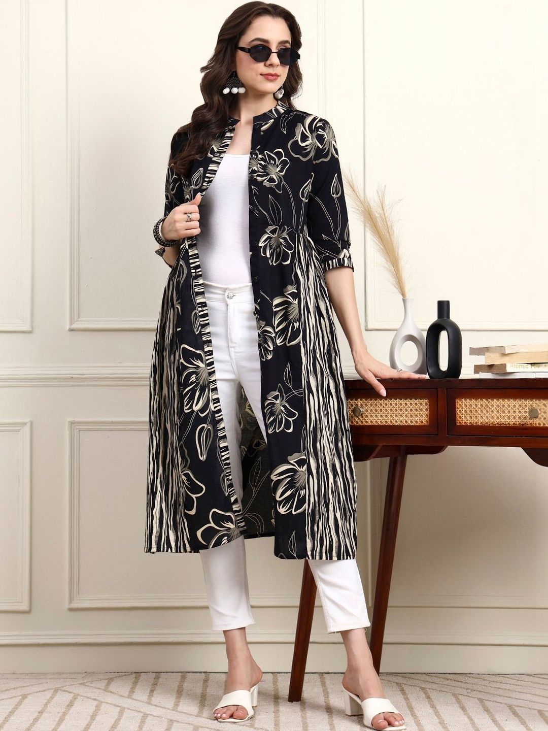SUBAGI FASHION Women Printed Longline Button Shrug-picture-36