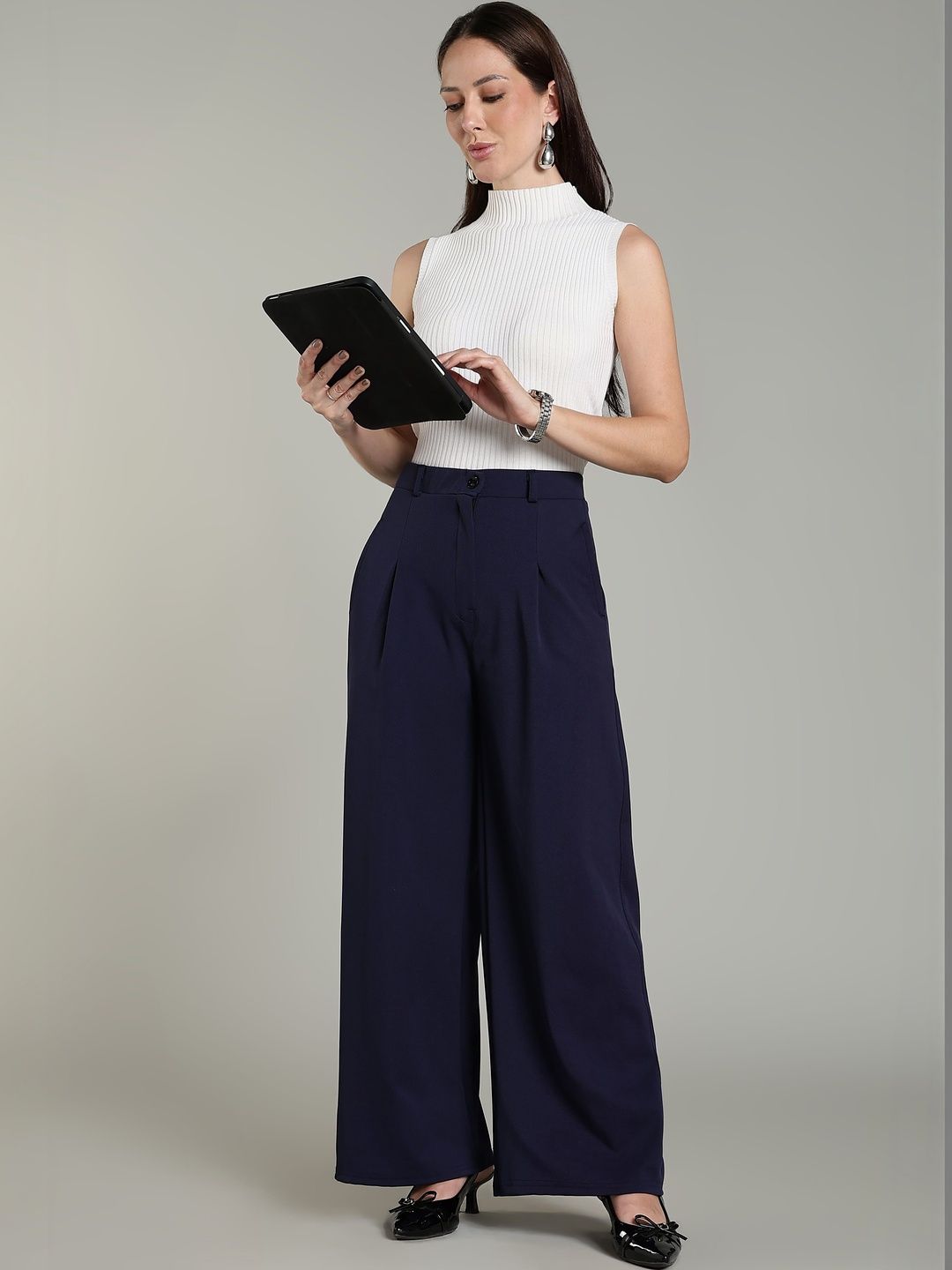 R.Code by The Roadster Life Co. Women Relaxed Easy Wash Cargos Trousers-image-46